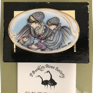 Vintage P. Buckley Moss 1990 Mother and Child Society Oval Membership Pin # 7228